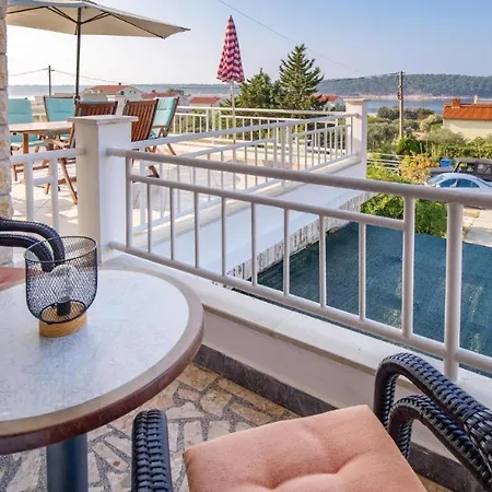 奥尔加别墅公寓 * 拉布